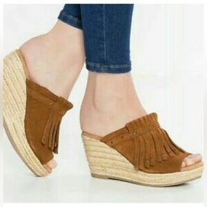 New Minnetonka Quinn Rust Suede Fringe Jute Wedge Sandals Peep Toe Mule Size 8